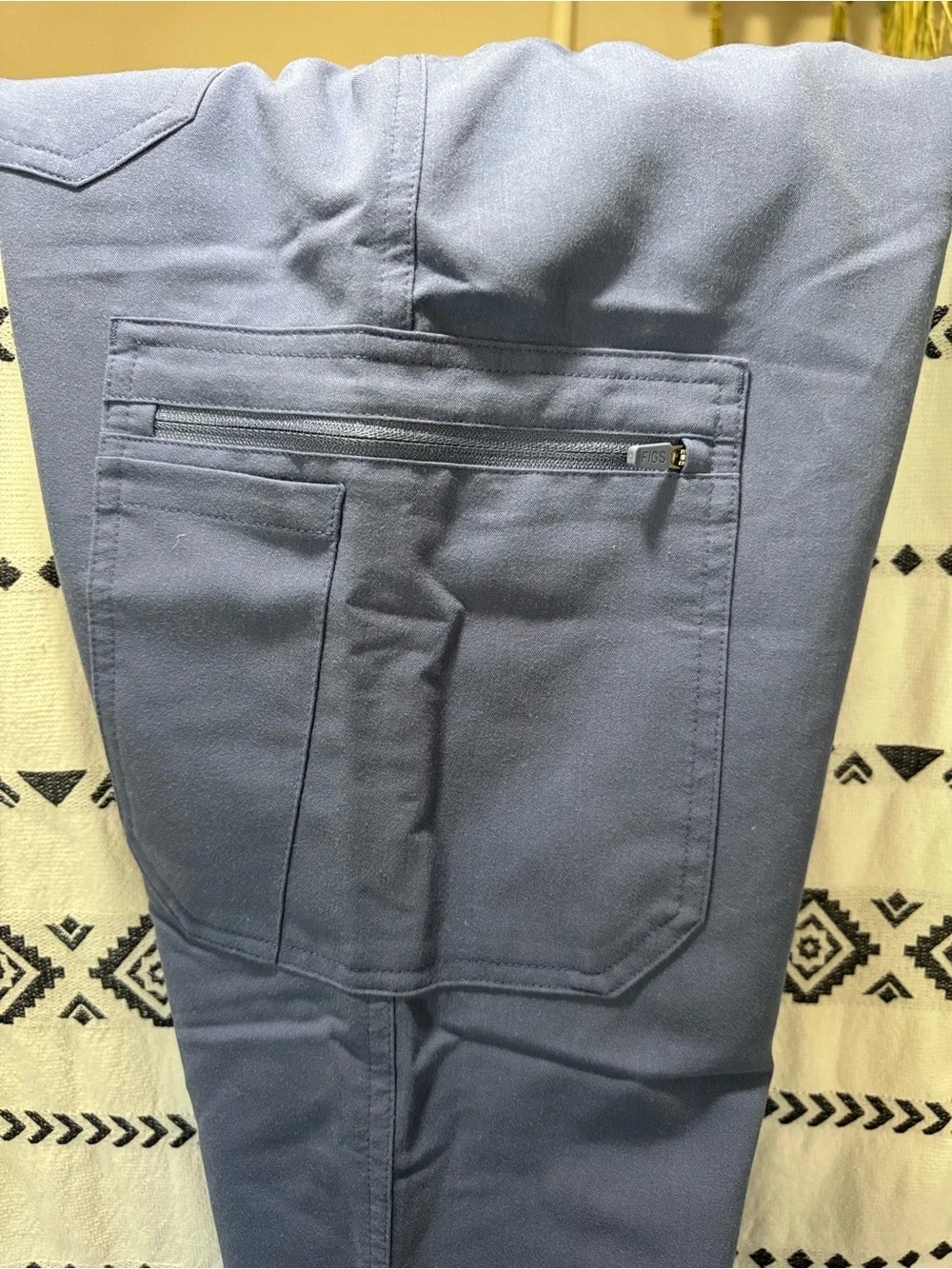 FIGS Yola High Rise Slim Scrub Pant in blue. women’s size Extra Small size XS